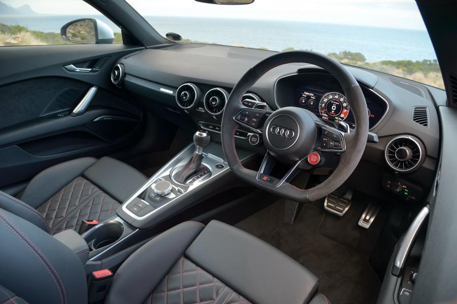 Торпедо Audi TT RS Coupe (8S) 2017 года  (ZA) (фото 4 из 16)